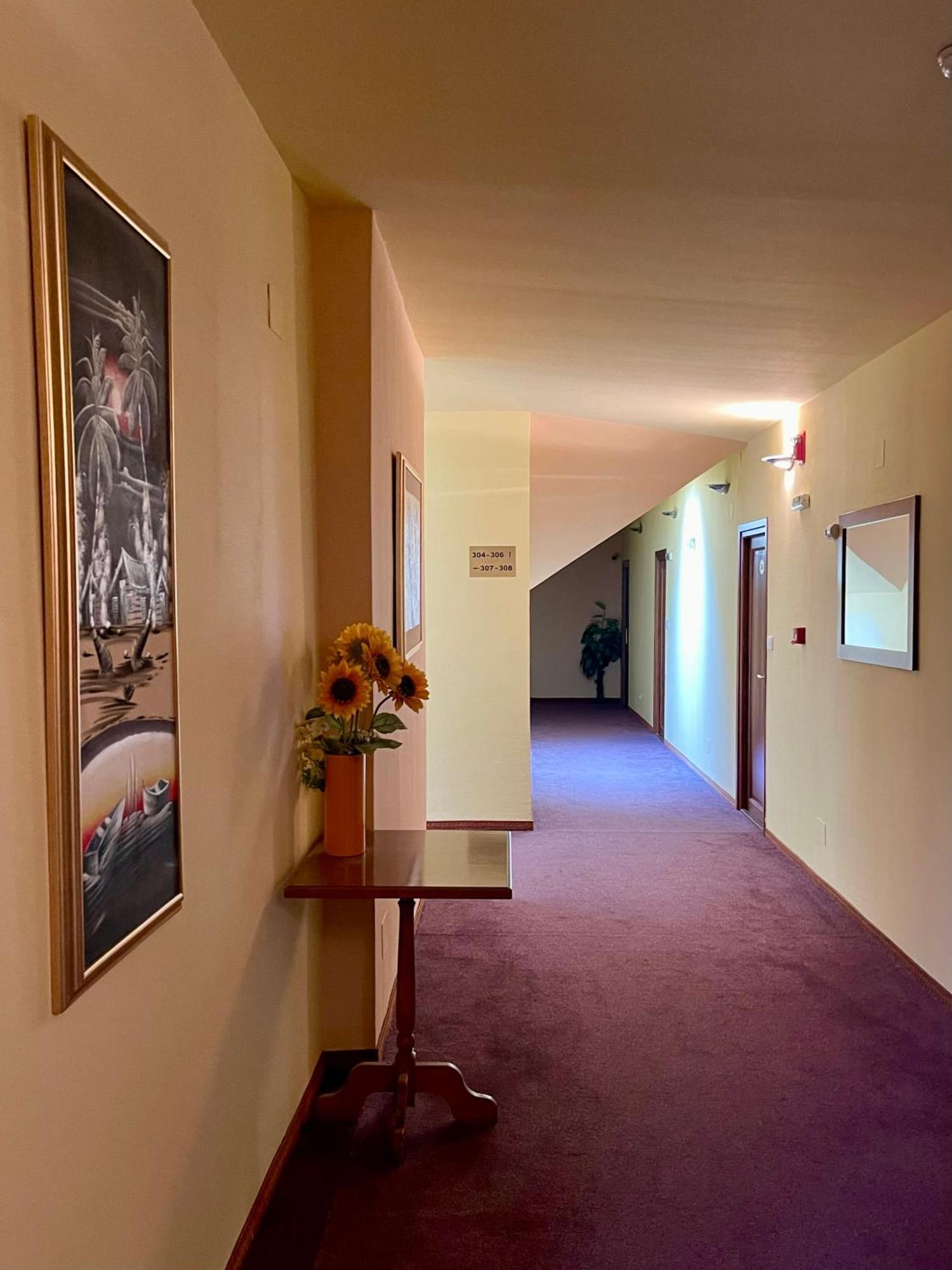 Hotel Lucy Star Cluj-Napoca Buitenkant foto