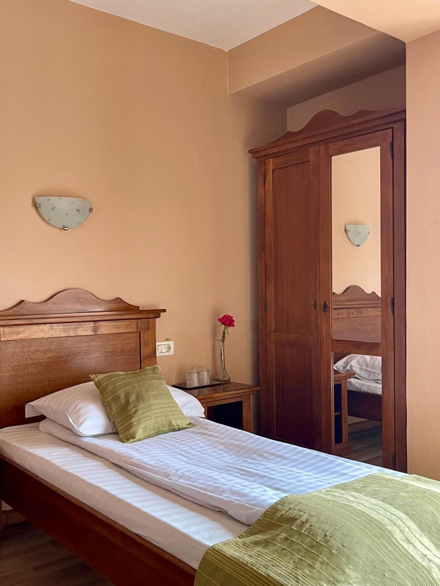 Hotel Lucy Star Cluj-Napoca Buitenkant foto