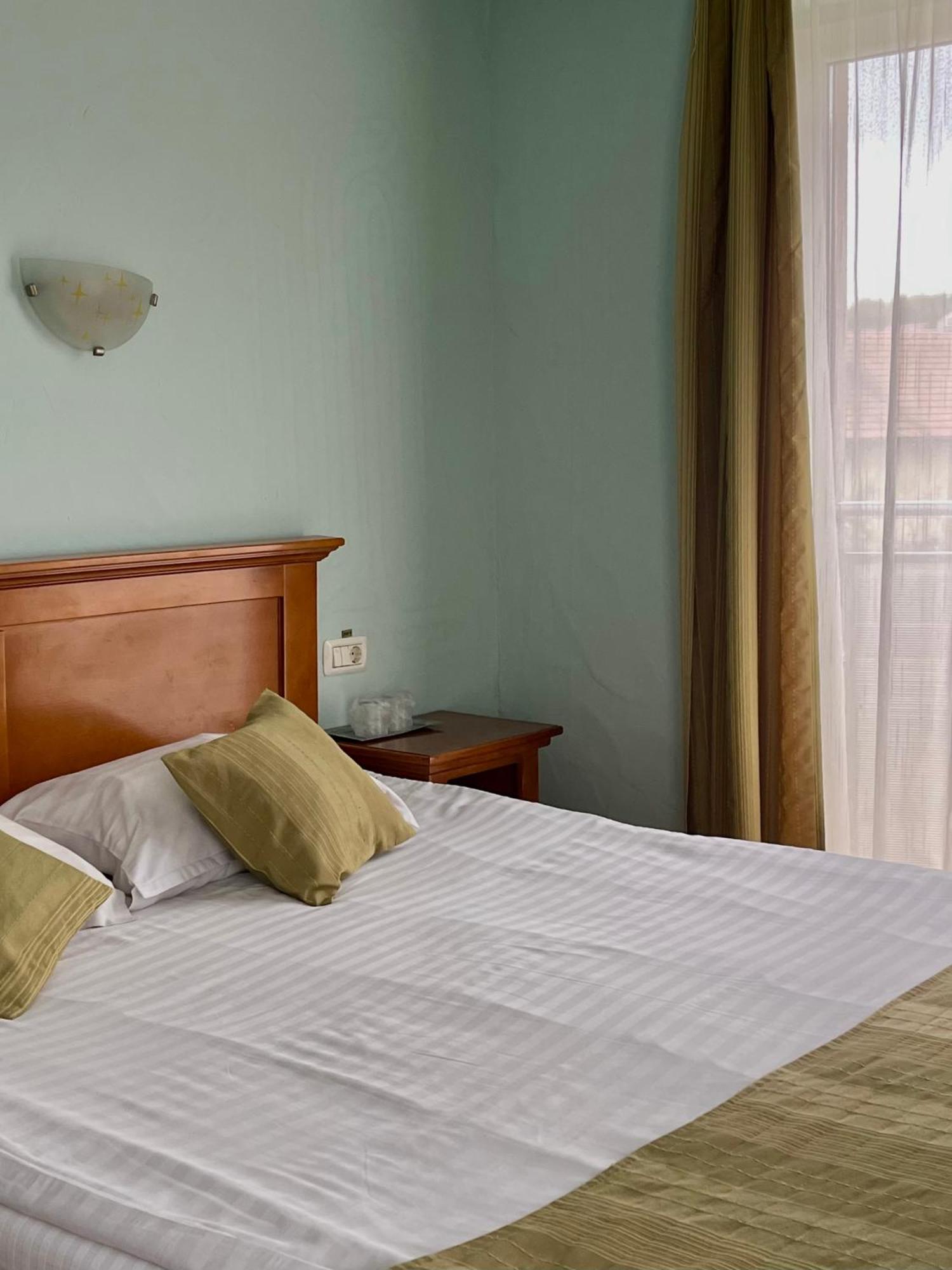 Hotel Lucy Star Cluj-Napoca Buitenkant foto