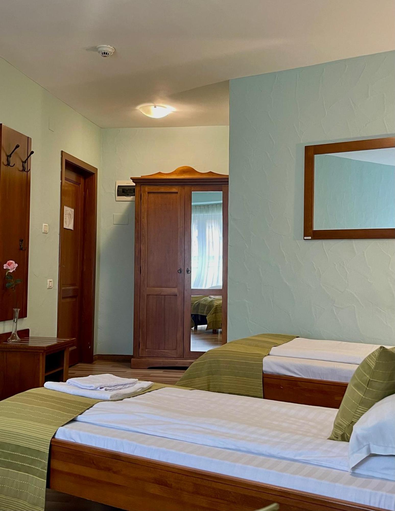 Hotel Lucy Star Cluj-Napoca Buitenkant foto