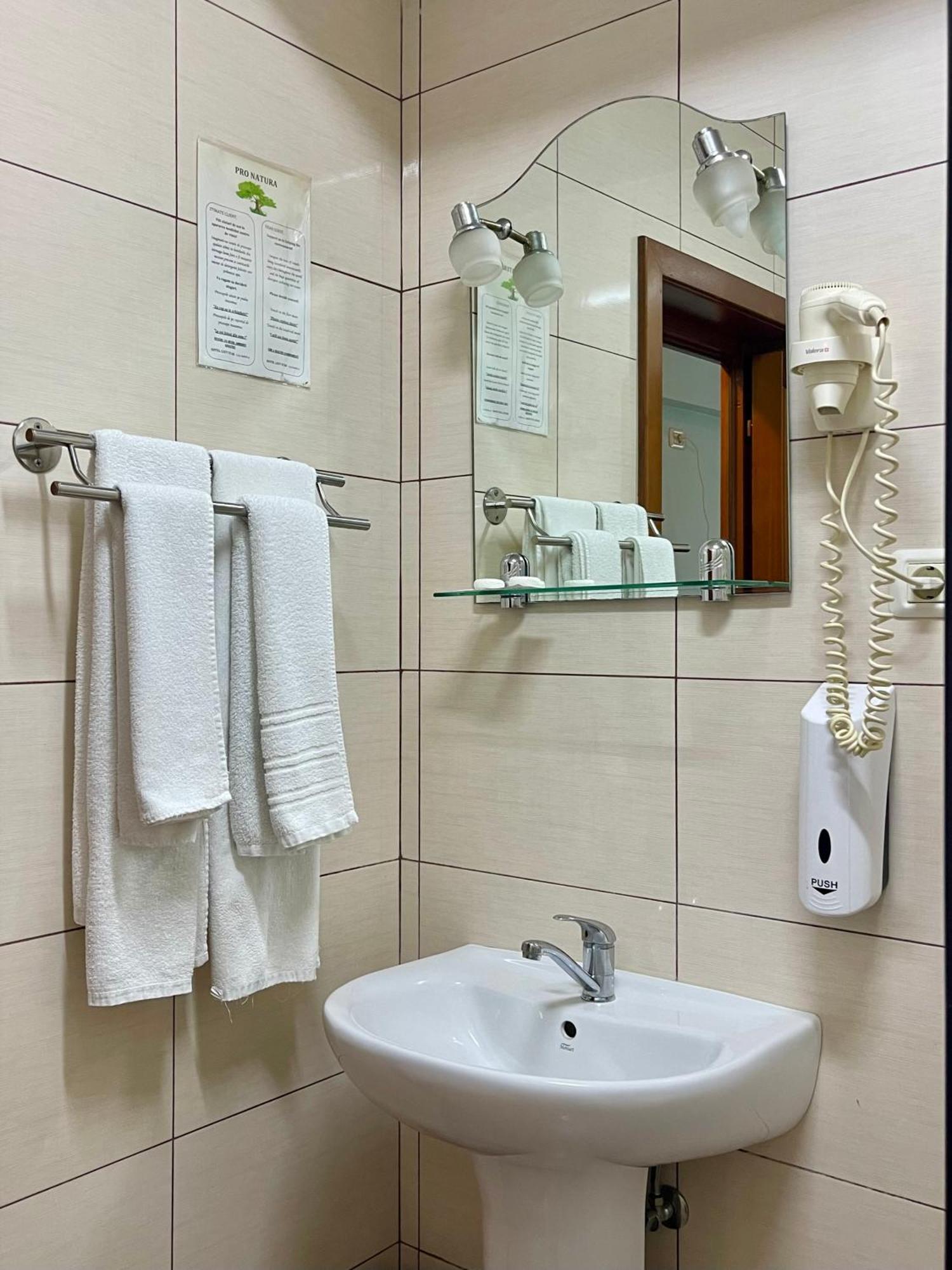 Hotel Lucy Star Cluj-Napoca Buitenkant foto