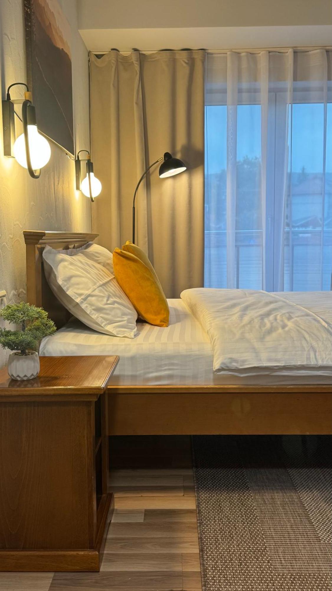 Hotel Lucy Star Cluj-Napoca Buitenkant foto